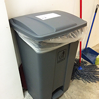 Suitable to use at trash cans