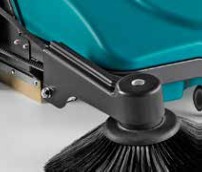 Adjustable side brush